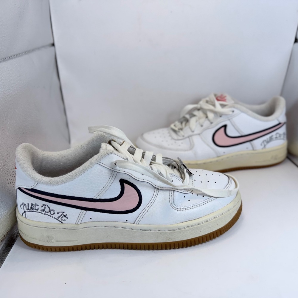 Nike Air Force 1 Low Just Do It White Pink Gum DB4542-100 Size 5.5Y Womens 7
